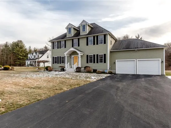 3 Menard Ln, Smithfield, RI 02917