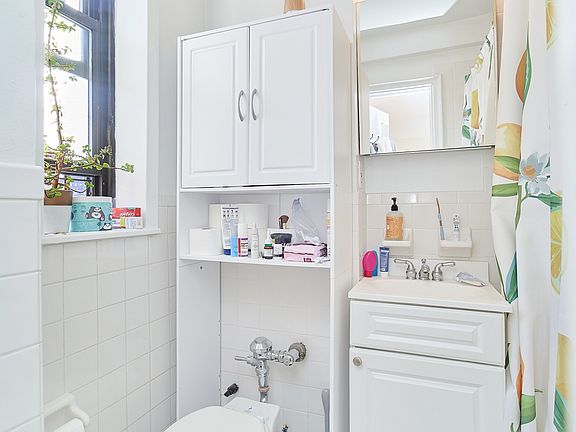 5th image of 850 Amsterdam Ave APT 3B