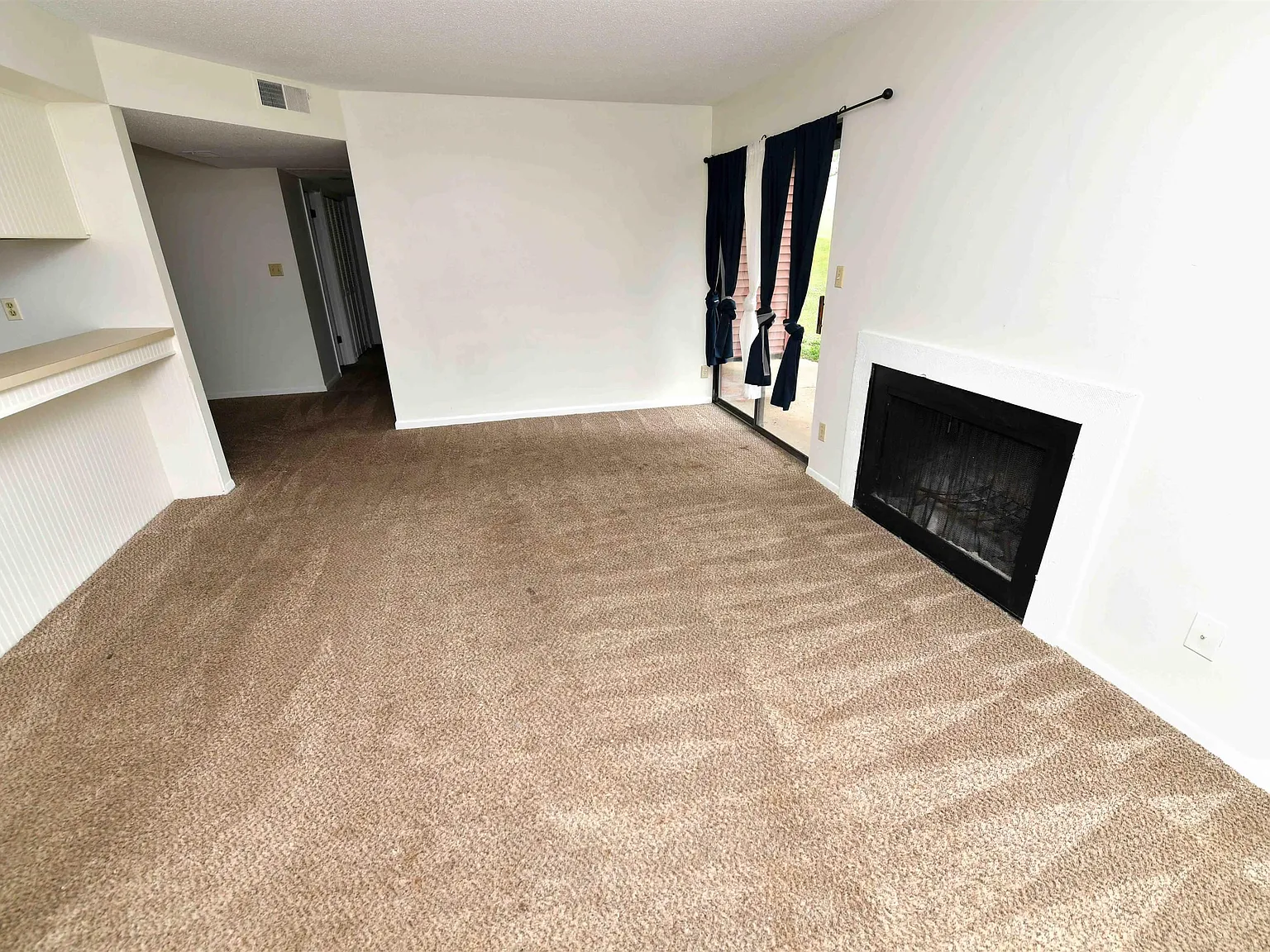 3 bed, 1.0 bath, 1200 sqft, $1,250 — Photo 3