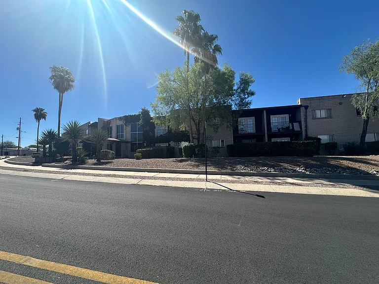 Desert Atrium - Studios, 1 Bedrooms and 2 Bedrooms in Great Location! Community Pool! — Photo 13