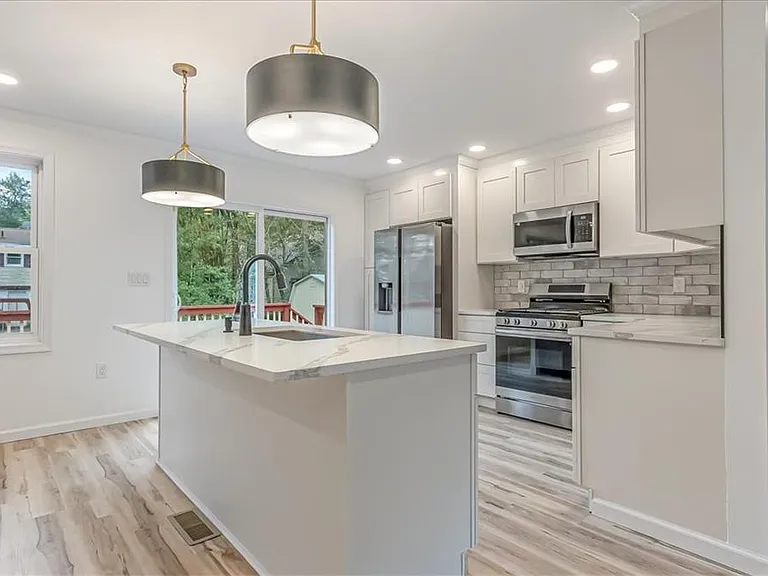 2704 Starlight Ter — Photo 36