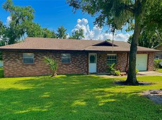 18 E Bay Ave, Yalaha, FL 34797