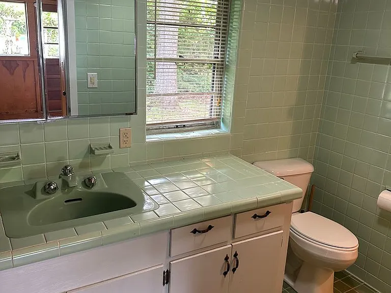 460 W Ravenswood Ln — Photo 24