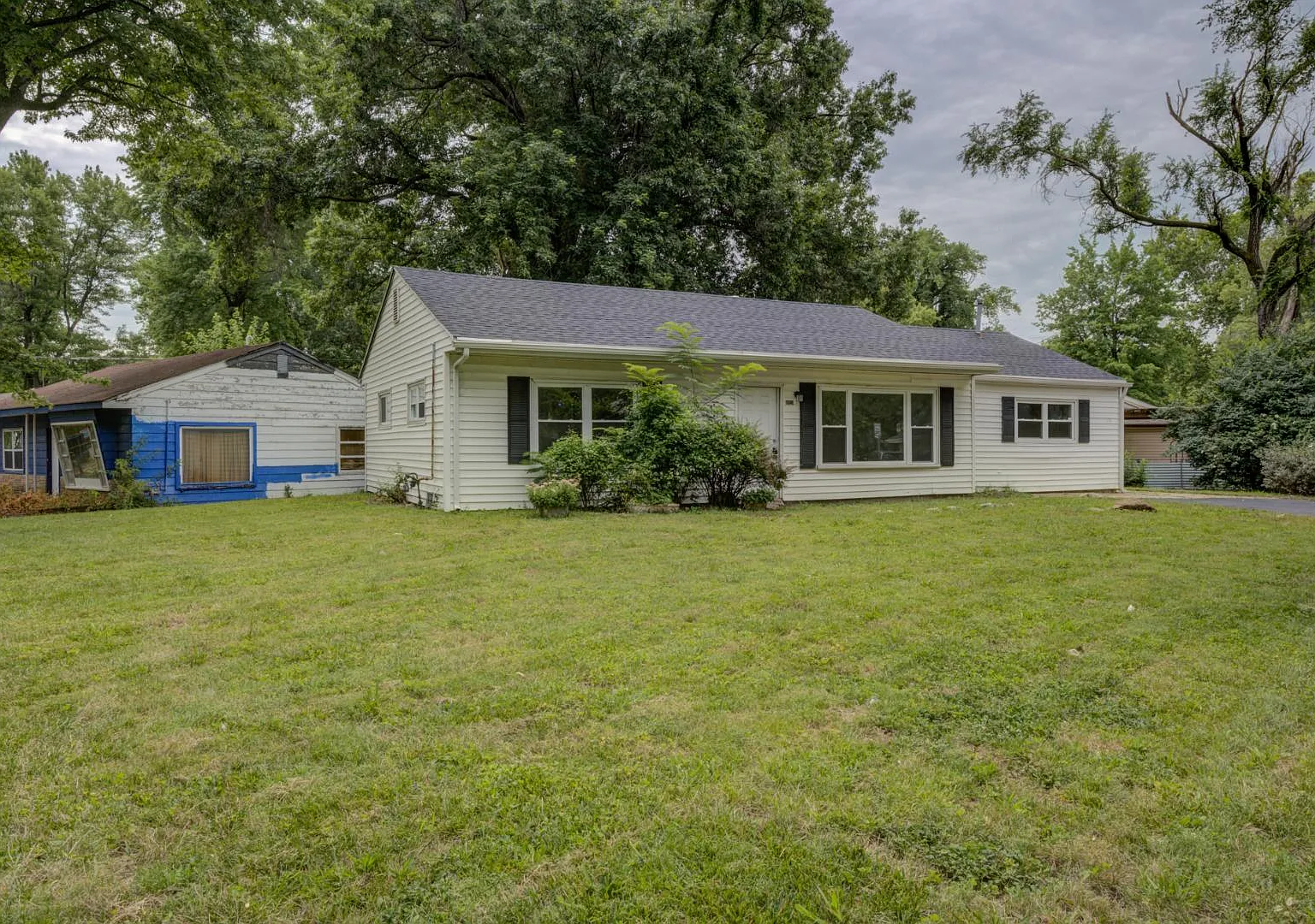 11920 Bridgevale Ave — Photo 2