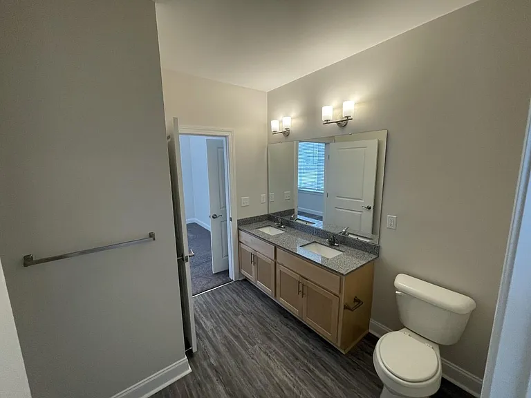 Marcom St Apartments — Photo 28
