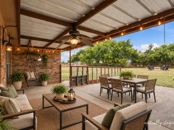 108 Chisolm Trail Ct, Springtown, TX 76082