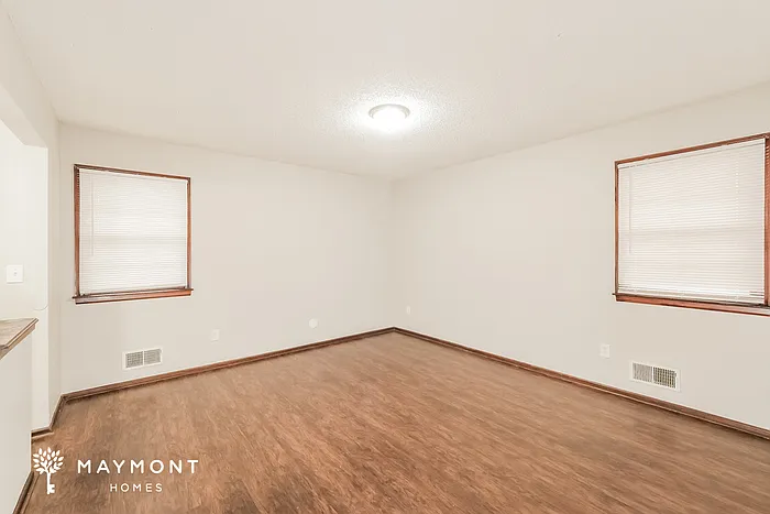 7912 Southview Dr — Photo 8