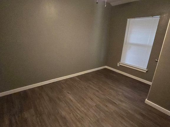 4th image of 418 SW 32nd St