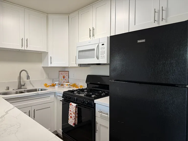 Peppertree Apartments — Photo 92