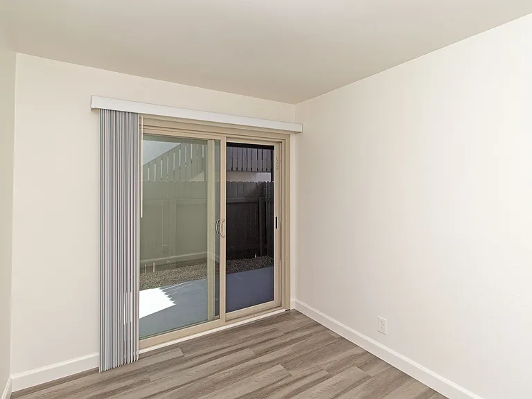 Adams Street Apartments — Photo 29