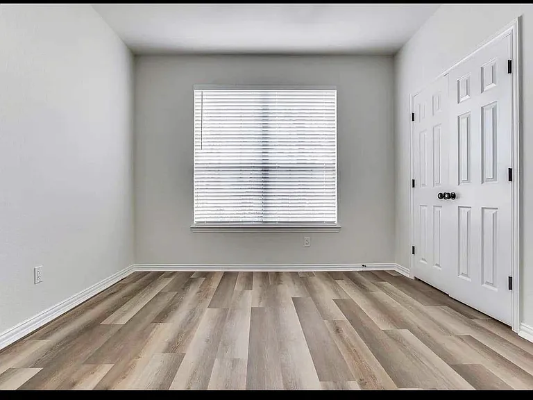 Guest Bedroom (1st Floor), 12' x 10'