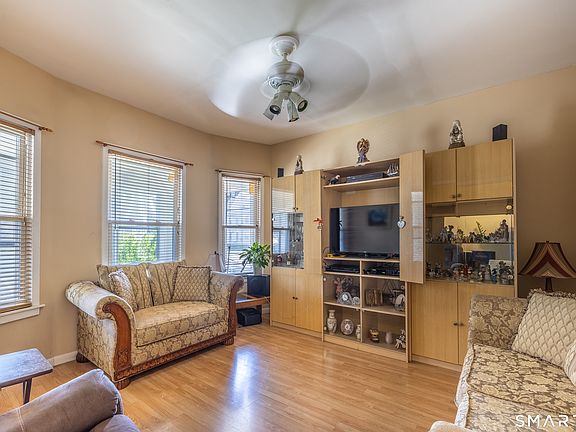 4th image of 639 Laurel Avenue
