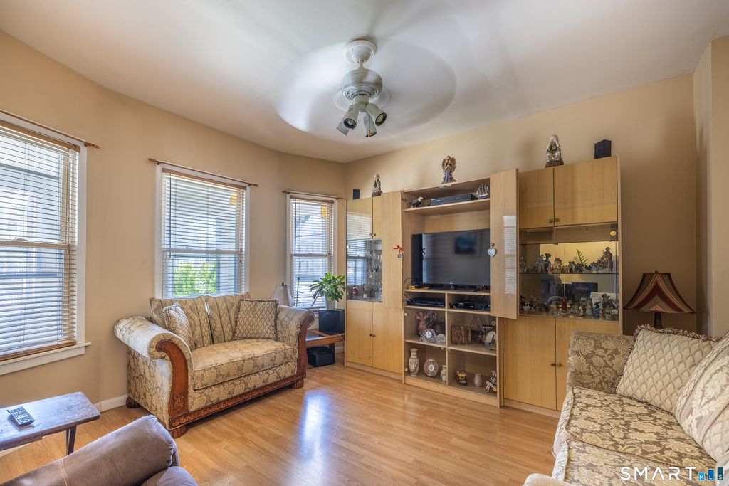 Apartment in Bridgeport, Bassickville Historic District, Black Rock - View 4
