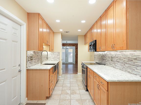 4th image of 13810 LAUREL HOLLOW DR