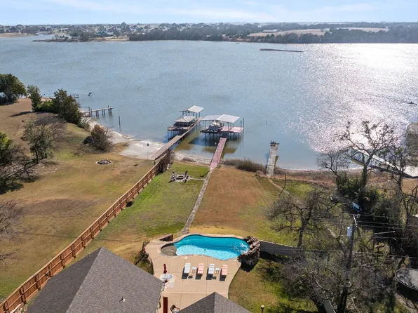 155 Lakeshore Dr, Waxahachie, TX 75165