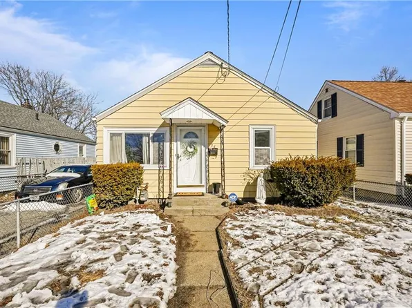 26 Yale Ave, Pawtucket, RI 02860