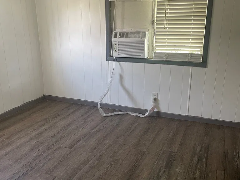 120 Cunningham Blvd — Photo 7