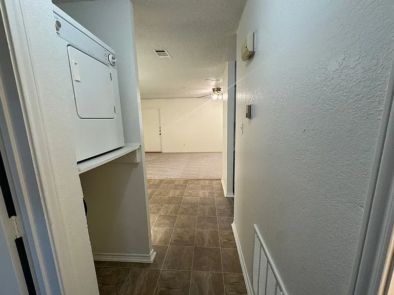 801 SE 4th St #103 — Photo 14
