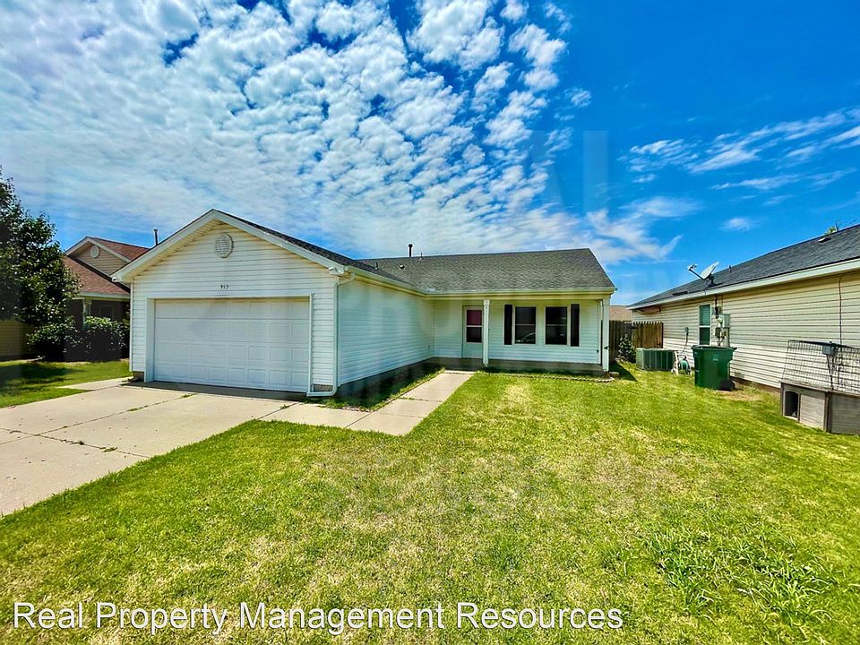 1st image of 913 Hyacinth Hollow Dr