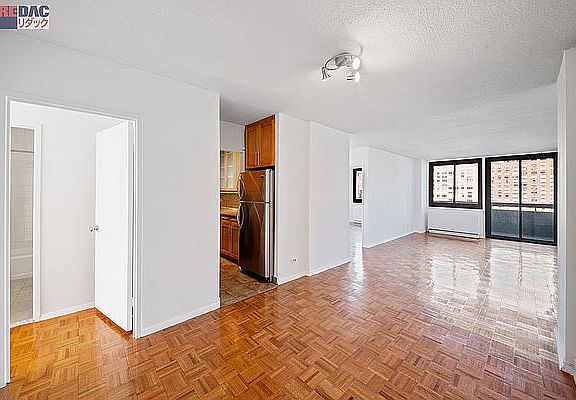 3rd image of 347 W 57th St APT 26A