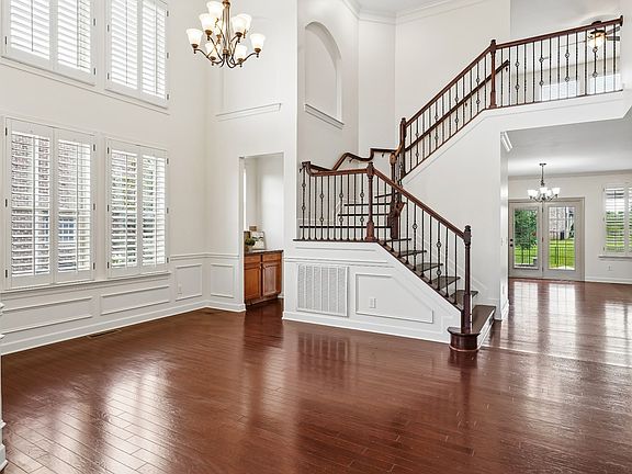 4th image of 103 Houghland St