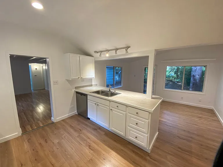 11533 19th Ave NE — Photo 8
