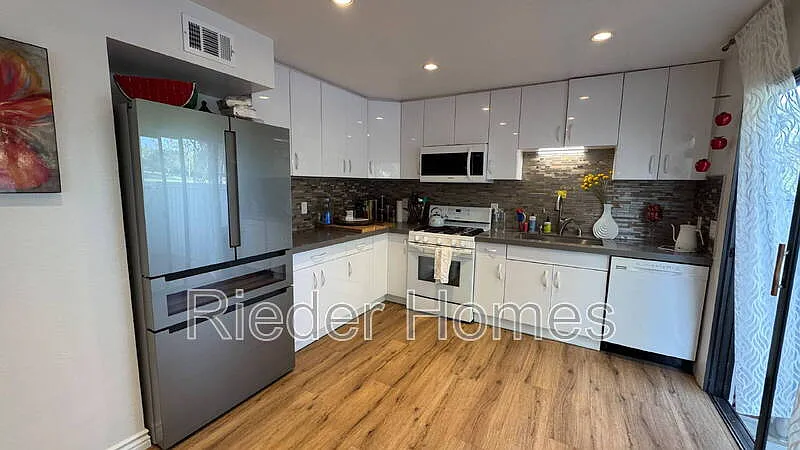 3 bed, 2.5 bath, 1480 sqft, $5,000 — Photo 4