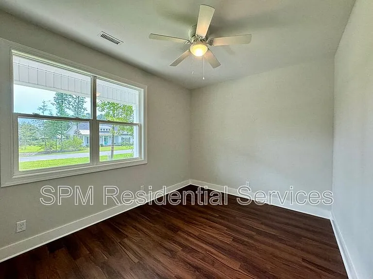 1121 Echo Dr NE — Photo 12