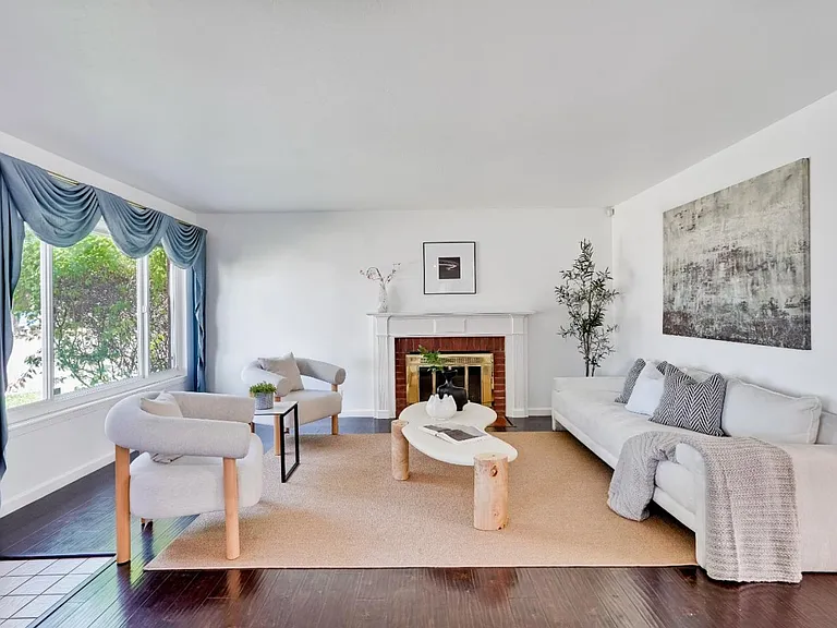 1040 Los Padres Blvd — Photo 2