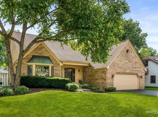 292 Winding Creek Dr, Naperville, IL 60565