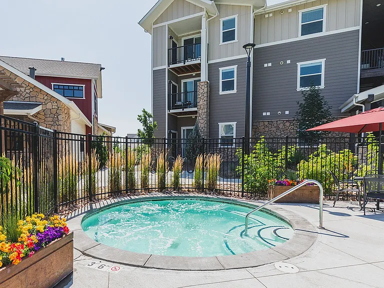 Bucking Horse Apartments — Photo 14