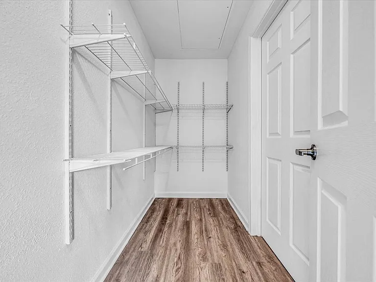 The Vinings Apartments — Photo 16
