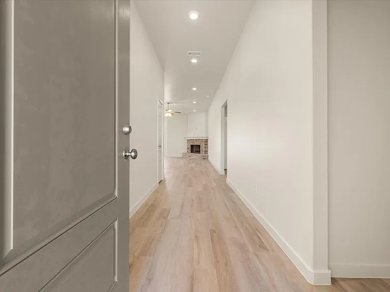 2604 Garland Ave — Photo 2