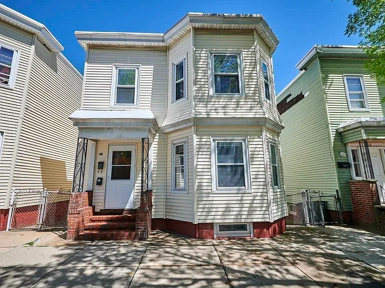 48 Wordsworth St #2 — Photo 17