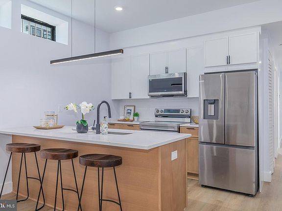 2nd image of 1012 17th Pl NE APT 2