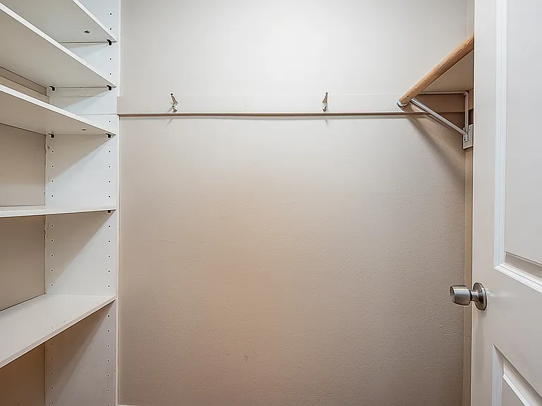 201 NE 40th St #204 — Photo 2