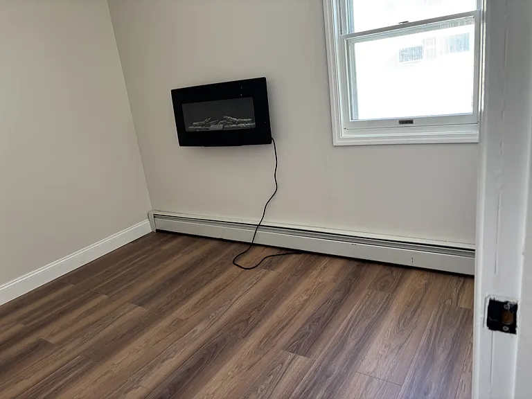 38 Hunting St #2 — Photo 13