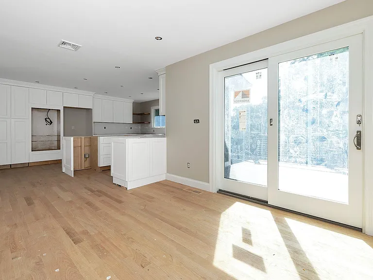58 Marion Dr — Photo 7