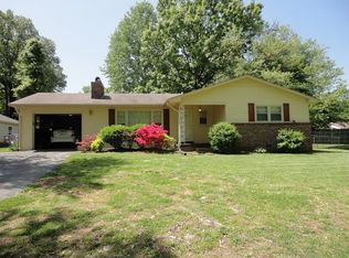 1703 Deer Hollow Dr, Lawrenceburg, TN 38464
