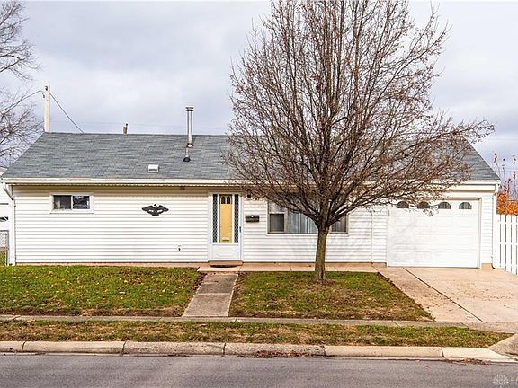 3rd image of 67 Westport Dr