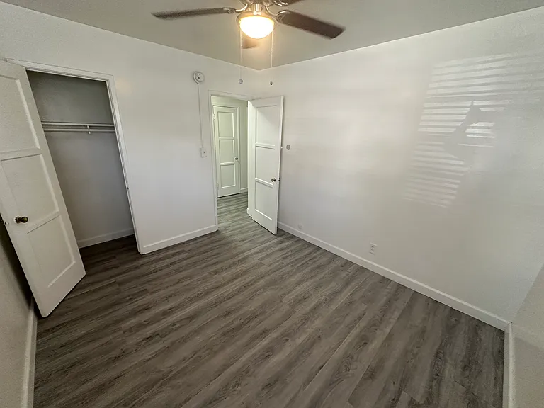 Silverlake Garden Apartments — Photo 33