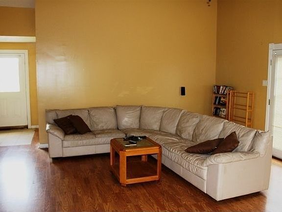 3rd image of 2133 Ellis Dr