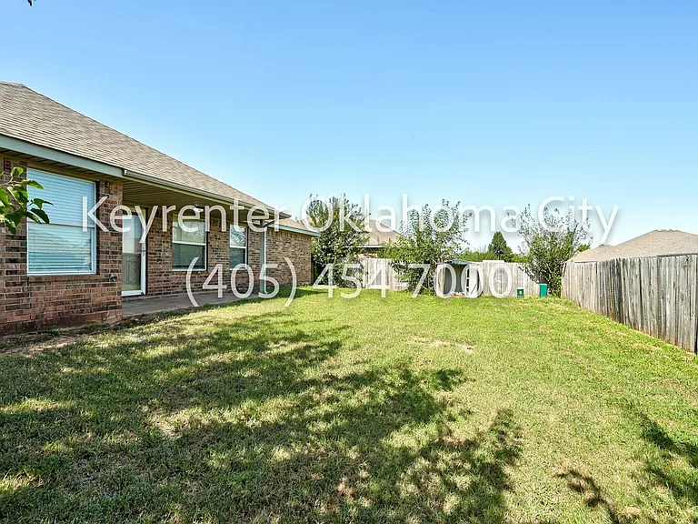 629 E Linden Ln — Photo 29