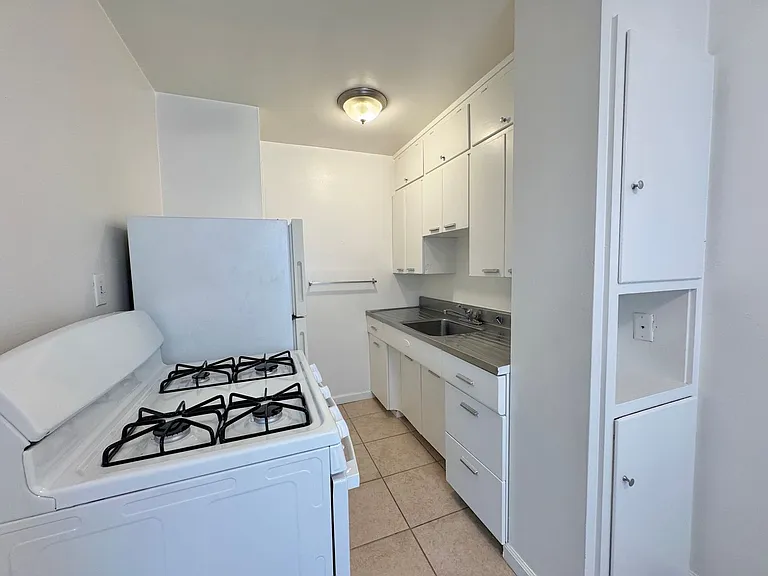 1818 N Street — Photo 3