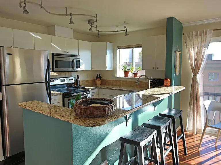 Kitchen w/ Bar Seating