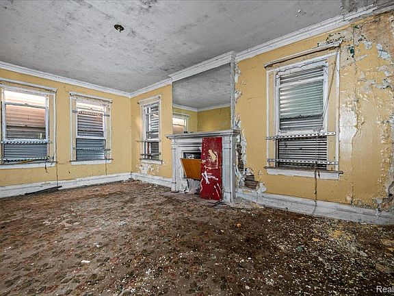 2nd image of 120 Collingwood St