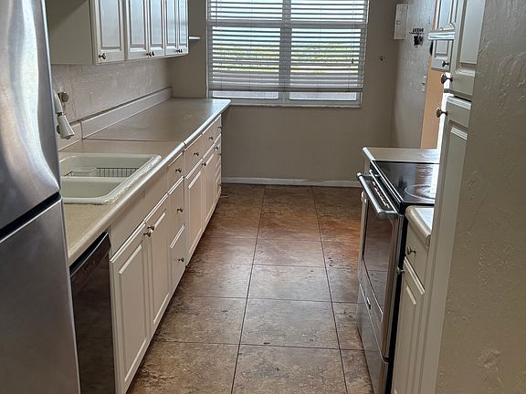 5th image of 250 Jacaranda Dr APT 805