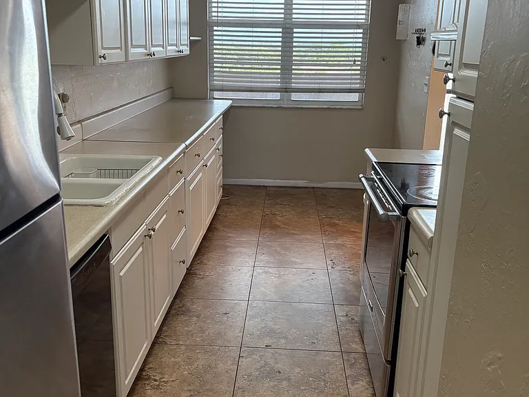 250 Jacaranda Dr #805 — Photo 6
