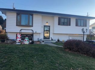 475 Valley Dr, Springfield, NE 68059