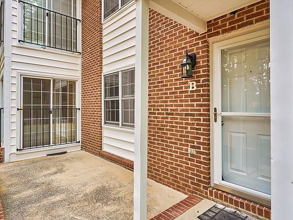 3rd image of 10 Pinehurst Mnr APT B